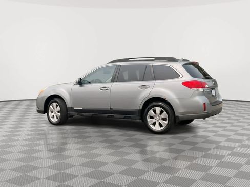Used 2011 Subaru Outback 3.6R Limited w/ PWR Moonroof Pkg AWD/4WD image 6