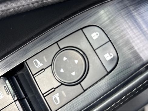 Used 2023 Nissan Rogue SV image 37