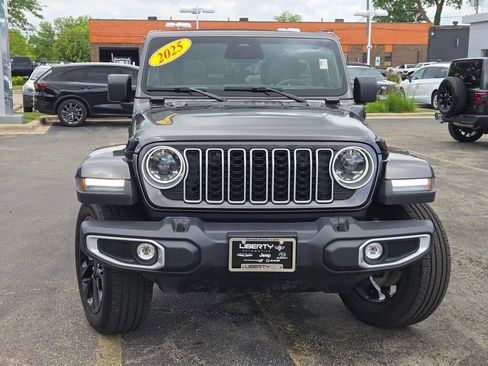 Used 2025 Jeep Wrangler Unlimited Sahara w/ Safety Group AWD/4WD image 4