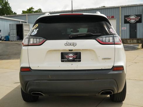 Used 2019 Jeep Cherokee Latitude Plus w/ Comfort/Convenience Group FWD image 18