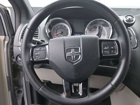 Used 2018 Dodge Grand Caravan SXT FWD image 27
