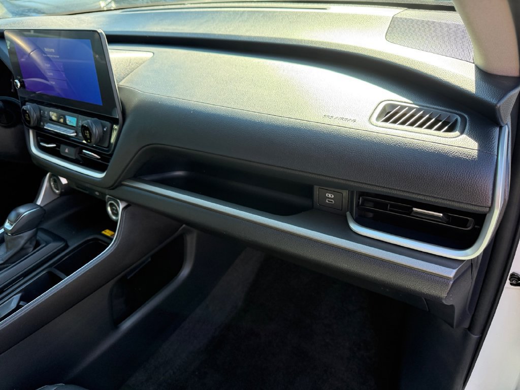 Used 2025 Toyota Grand Highlander AWD image 16