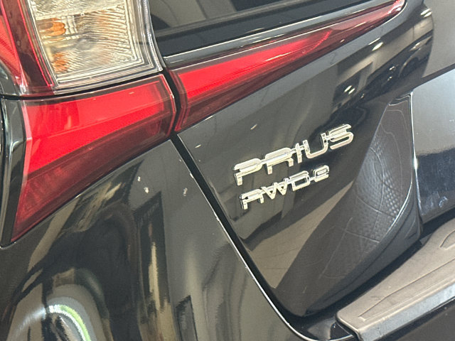 Used 2020 Toyota Prius LE AWD/4WD image 8