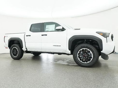 Certified 2025 Toyota Tacoma TRD Off-Road w/ TRD Off Road Upgrade Package image 28