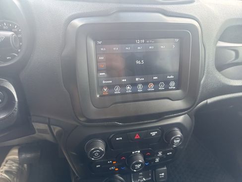 Used 2020 Jeep Renegade Trailhawk w/ Cold Weather Group AWD/4WD image 17