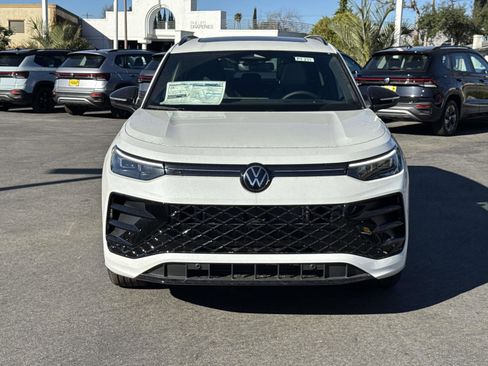 New 2026 Volkswagen Tiguan SE R-Line FWD image 2