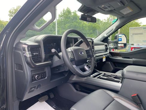 New 2026 Ford F550 4x4 Crew Cab image 40