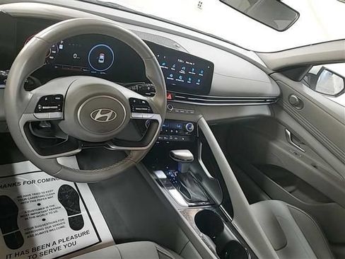 Used 2025 Hyundai Elantra SEL FWD image 4