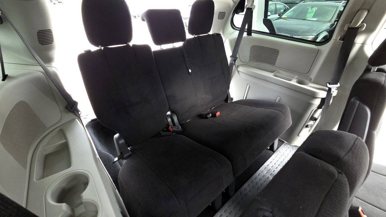Used 2011 Chrysler Town & Country Touring FWD image 49
