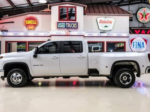 Used 2022 Chevrolet Silverado 3500 LT w/ Convenience Package image 11