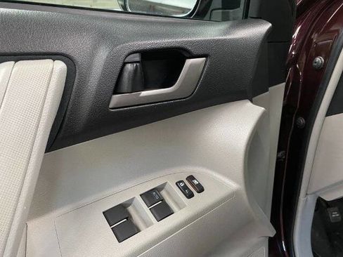 Used 2012 Toyota Highlander FWD w/ Tech Pkg image 11