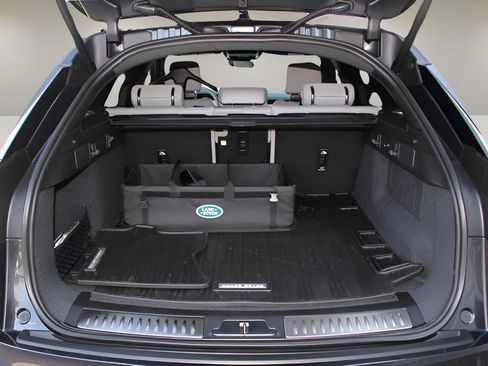 Used 2026 Land Rover Range Rover Velar S AWD/4WD image 16