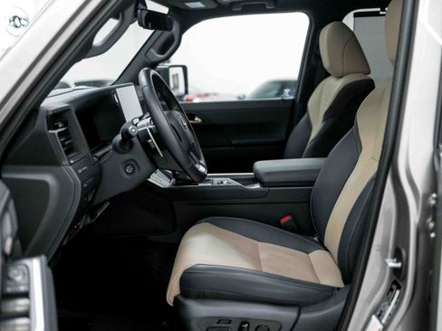 Used 2025 Lexus GX 550 AWD/4WD image 39