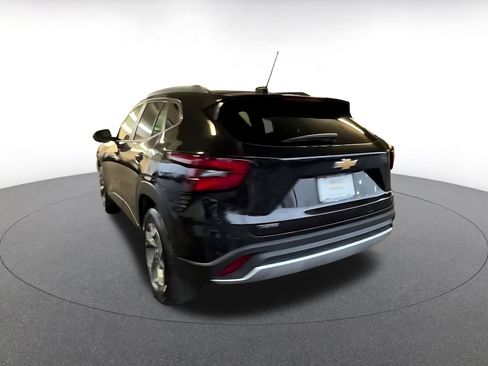 Used 2025 Chevrolet Trax LT image 16