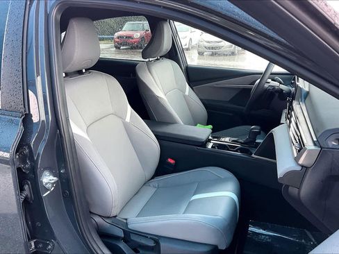 Used 2025 Toyota Camry SE image 8