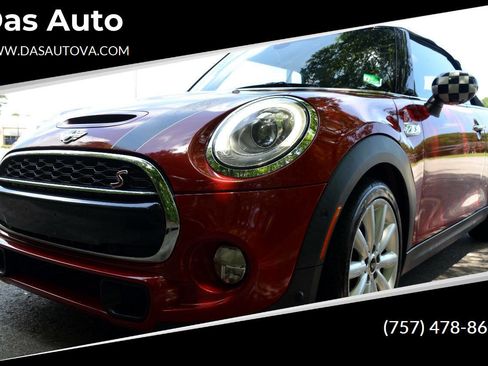 Used 2018 MINI Cooper S image 1