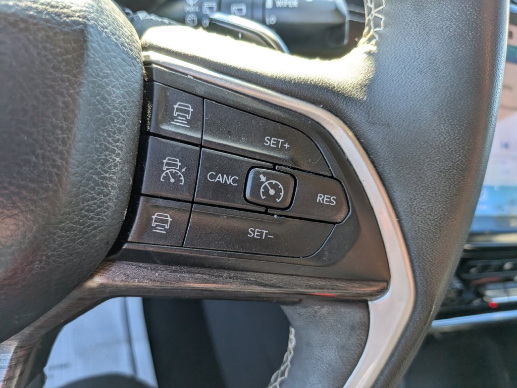 Used 2023 Jeep Grand Cherokee L Limited w/ Luxury Tech Group II AWD/4WD image 30