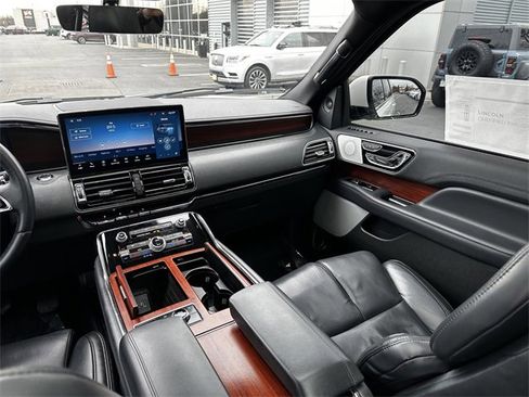Certified 2022 Lincoln Navigator Reserve image 17