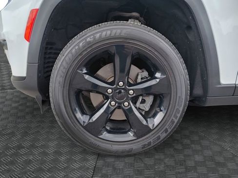 Used 2023 Jeep Grand Cherokee L Laredo image 13