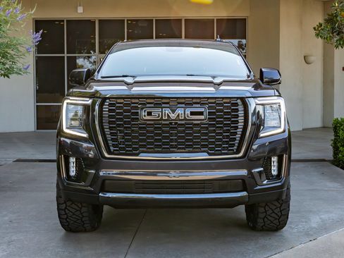 Used 2023 GMC Yukon Denali Ultimate AWD/4WD image 2