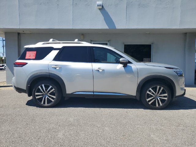 Certified 2025 Nissan Pathfinder Platinum w/ Cargo Package FWD image 7