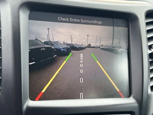 Used 2015 Jeep Cherokee Latitude w/ Comfort/Convenience Group image 32