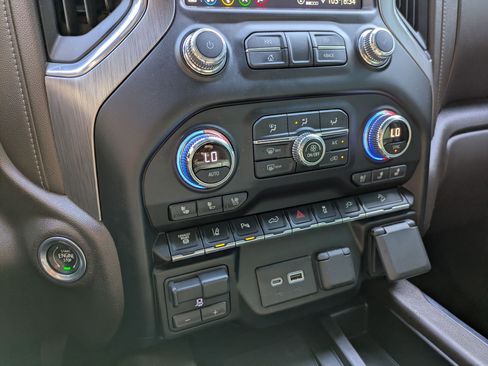 Used 2021 GMC Sierra 2500 Denali w/ Denali Ultimate Package AWD/4WD image 23