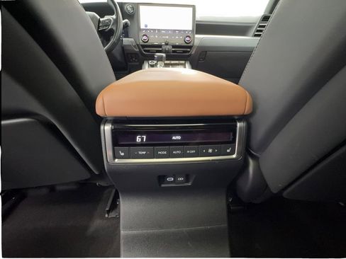Used 2024 Lexus GX 550 w/ Cold Area Package AWD/4WD image 38