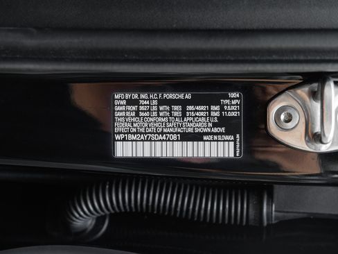Certified 2025 Porsche Cayenne Turbo AWD/4WD image 46