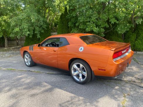 Used 2011 Dodge Challenger R/T RWD image 3