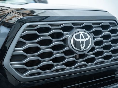 Used 2020 Toyota Tacoma TRD Off-Road w/ Technology Package AWD/4WD image 13