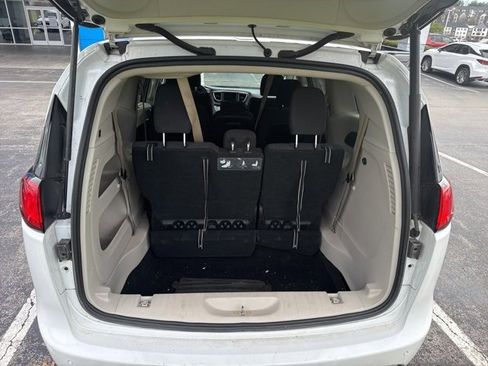 Used 2019 Chrysler Pacifica Touring Plus w/ Tire & Wheel Group image 9