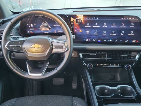 Used 2024 Chevrolet Traverse LT image 6