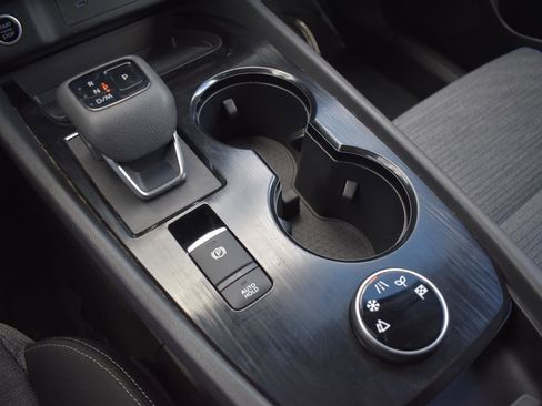 Used 2023 Nissan Rogue SV image 10