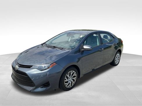Used 2017 Toyota Corolla LE w/ Carpet Mat Package (TMS) FWD image 4