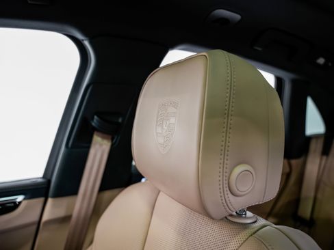 Used 2023 Porsche Macan S image 16