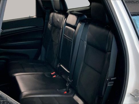 Used 2018 Jeep Grand Cherokee Altitude RWD image 21