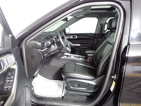 Used 2024 Ford Explorer XLT w/ Equipment Group 202A AWD/4WD image 22
