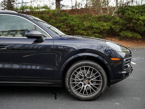 Used 2022 Porsche Cayenne image 11