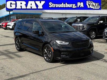 Certified 2025 Chrysler Pacifica Limited