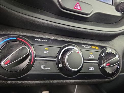 Certified 2025 Kia Soul LX w/ LX Technology Package FWD image 18