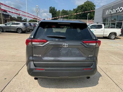 Used 2019 Toyota RAV4 XLE w/ Convenience Package FWD image 13