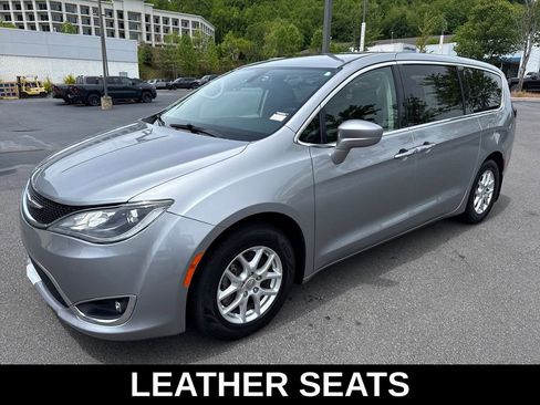 Used 2020 Chrysler Pacifica Touring FWD image 10
