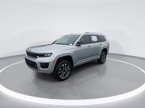 Used 2024 Jeep Grand Cherokee L Overland w/ Trailer Tow Package AWD/4WD image 4