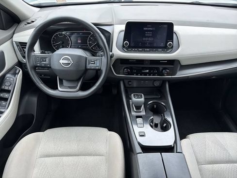 Used 2025 Nissan Rogue SV FWD image 9
