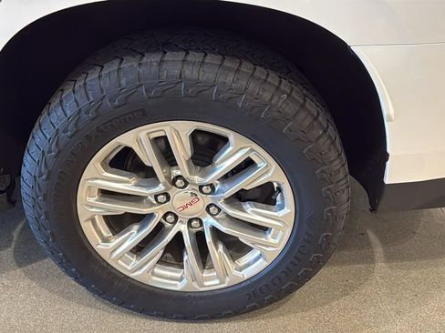 Used 2021 GMC Yukon SLT w/ SLT Luxury Plus Package AWD/4WD image 10