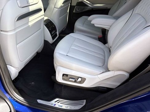 Used 2025 BMW X7 M60i AWD/4WD image 14