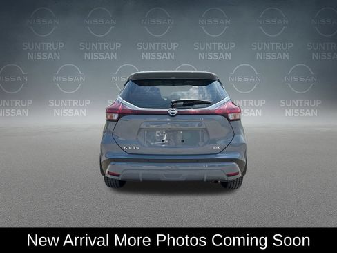 Used 2024 Nissan Kicks SR w/ SR Premium Package FWD image 3