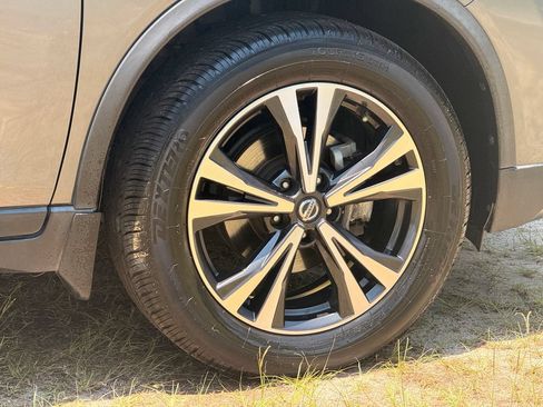 Used 2020 Nissan Rogue SV w/ Premium Package FWD image 9