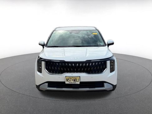 Used 2026 Kia Carnival FWD image 2